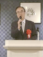 内藤 國雄 氏(写真)